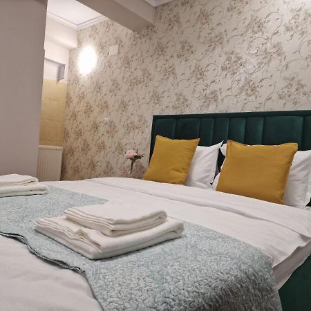 Laroka House Beautiful Apartment Universitate Center Bukarest Eksteriør billede