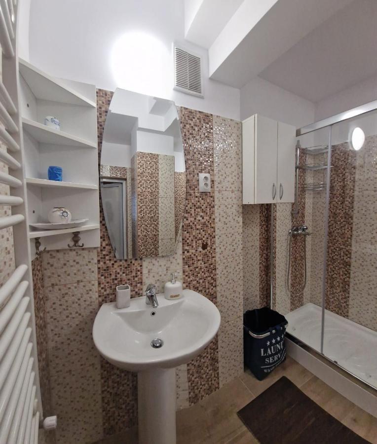 Laroka House Beautiful Apartment Universitate Center Bukarest Eksteriør billede