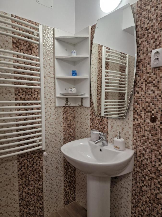 Laroka House Beautiful Apartment Universitate Center Bukarest Eksteriør billede