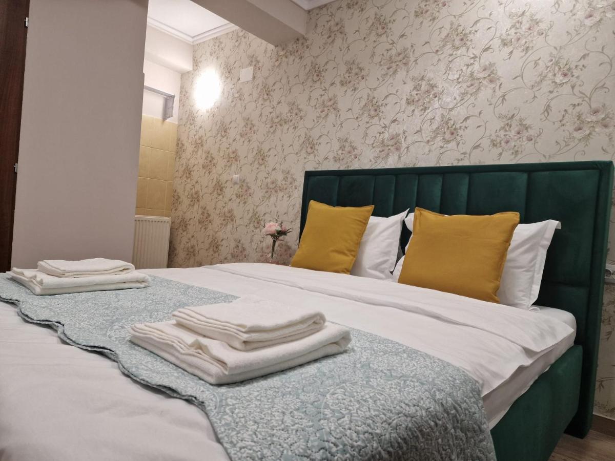 Laroka House Beautiful Apartment Universitate Center Bukarest Eksteriør billede