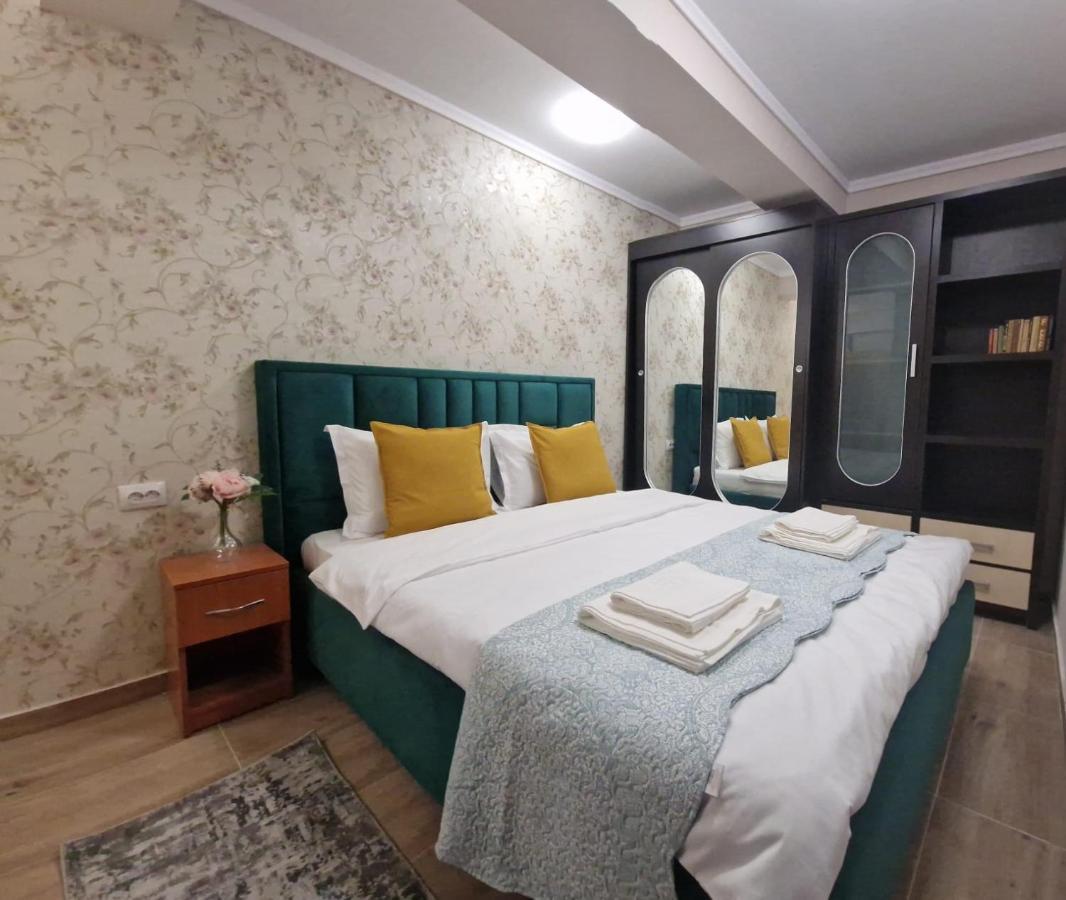 Laroka House Beautiful Apartment Universitate Center Bukarest Eksteriør billede