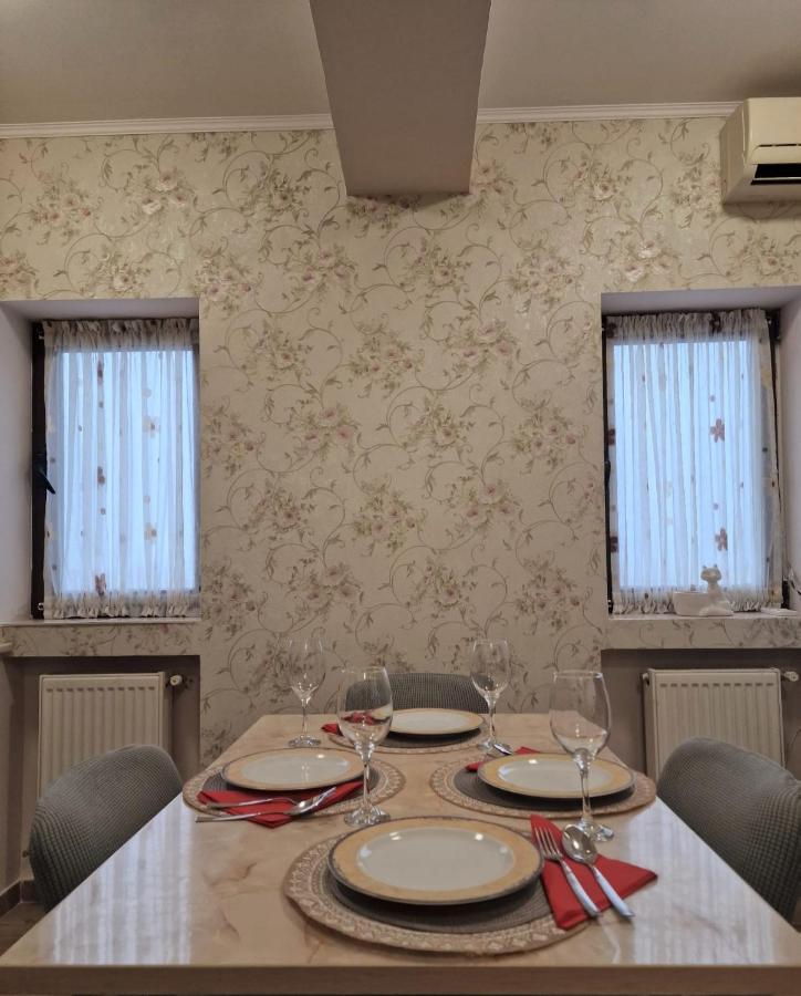 Laroka House Beautiful Apartment Universitate Center Bukarest Eksteriør billede